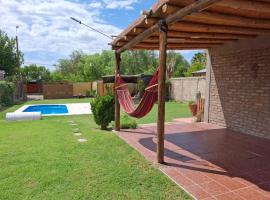 Osvaldo Day Cabin with Pool โรงแรมในAlbardón