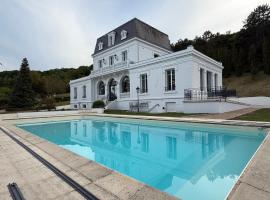 DomaineduRocBlanc, hotell i Merey