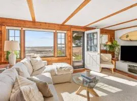 10 min walk to Beach - Home with Amazing View and Huge Deck