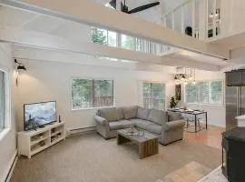 Donner Gem by Tahoe Getaways - 3BR w Hot Tub, HOA & Pet Friendly