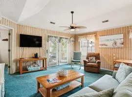 Nostalgic Beach Cottage. Unplug near beach with pools