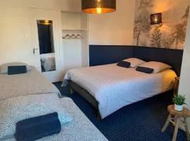 Chambre de 4 Sanctuaire de Lourdes - Cuisine partagée et Salle de Bain Privée