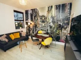 6-Bed House with Free Parking, Amazing Kitchen, Sleeping 6-8