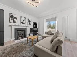 Comfortable 4-Bed Apartment in Hawick with Fast WiFi
