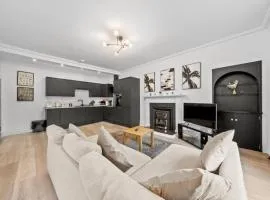 Comfortable 4-Bed Apartment in Hawick with Fast WiFi