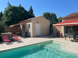 La Clastre location d'un studio avec piscine et clim près d'Uzès, khách sạn ở Bourdic