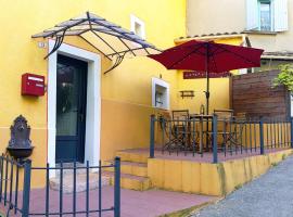 Gîte 9 personnes en Provence Verte ,Vallon des Carmes à pied, Terrasse, Clim, Linge inclus, Jeux et borne arcade au calme, מלון בברז'ול