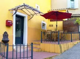 Gîte 9 personnes en Provence Verte ,Vallon des Carmes à pied, Terrasse, Clim, Linge inclus, Jeux et borne arcade au calme