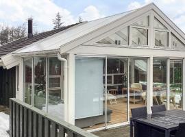 Cozy holiday home for four guests, hotell sihtkohas Hals