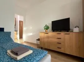 Wygodne studio w centrum z balkonem - darmowy parking - blisko PKP i PKS