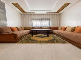 Lovely 3 Bedroom Appartement with free parking and breakfast