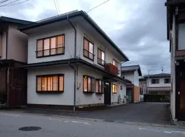 Abode Ojinmachi - Spacious Home Near Old Town with Free Parking for 3 Cars