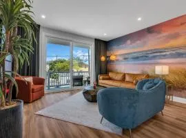 1 Block to Beach, Park 3 cars, Game Room and Balcony
