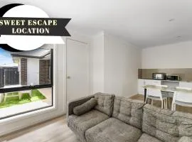 Private 2BR guesthouse, kitchen, bath, entrance