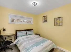 Cozy Furnished Room | Fast Wi-Fi | Free Parking#3