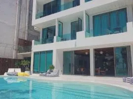 Sunrio Beach Hotel Sichon