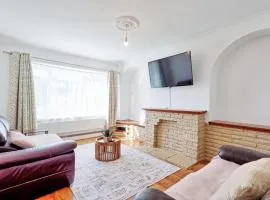 Bright & Spacious 2BR Retreat in Tilbury
