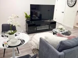 Velvet and Rose Elegant Private 2BR Basement Suite