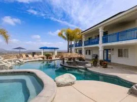 Le Grand Bleu Casita by AvantStay Sleeps 18 2 Homes Saltwater Pool Swim-Up Bar Hot Tub Wine Country