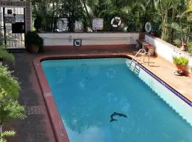 Modern 2BR Escape Close to Beach and American Flyers Training