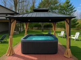 Hot Tub & Theater Haven-Lake and Ski Retreat