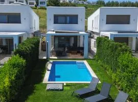 Villa Mare 2 - Private Pool, Sea View, Starlink, 4 Bdrms