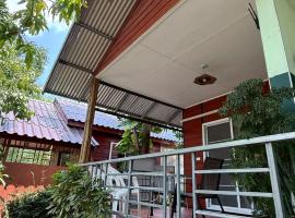 Pink Kangaroo Bungalows, hotel v mestu Ko Kood