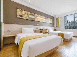 IU Hotel Chengdu Jianyang Xiongzhou Plaza, khách sạn ở Jianyang