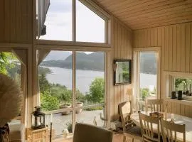 Cozy Cabin With Økstrafjord View