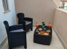 Apartment Glam House Van Gogh, Hotel in Bauso
