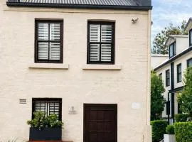 Prime Darlinghurst Location Balcony&Backyard Space