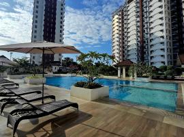 Kai's Luxe Balcony Suite at Royal Oceancrest Mactan, hotel i Mactan Island