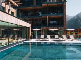 Viesnīca Grünwald Resort Sölden Appartements und Chalets mit Pool pilsētā Zeldene