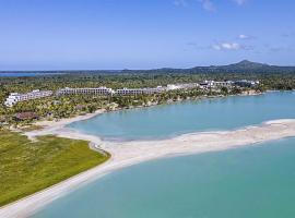 Zemi Miches Punta Cana All-Inclusive Resort, Curio by Hilton, hotelli kohteessa Miches