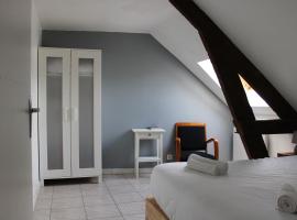 Domaine Des Piéris - Gîtes et Lodges, hôtel à Grandcamp-Maisy