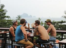 Balcony Party Hostel - Adult Only +18, hotel di Pantai Ao Nang