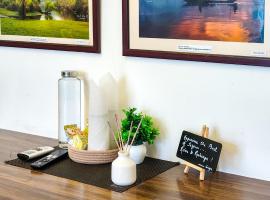 Saya's Abode - Railview Suites, מלון בTezpur