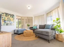 Cozy Home with Ocean View & Sunset- Walk to Falcon Beach