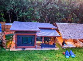 Your Red Earth Homestay Private Romance, khách sạn ở Krabi town