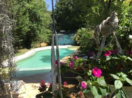 Roulotte Fenouillet, hotel a Hyères