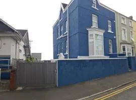 9 Bedroom Victorian house a stones throw from the beach!