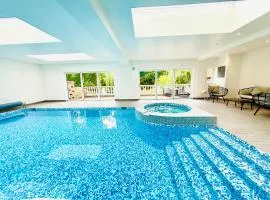 Luxury Ascot Indoor Heated Pool & Wellness Bubble Spa
