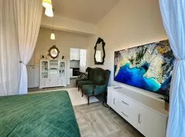 Parrot Chic Apartment