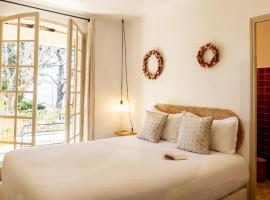 Hôtel La Garrigue & Bar Le Perchoir: Venasque şehrinde bir otel