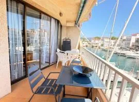 Spacious apartment 5 minutes from the beach
