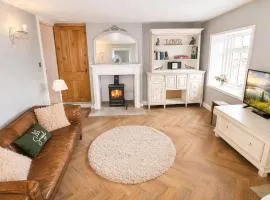 Hawthorn Cottage, romantic dog friendly cottage in Temple Sowerby