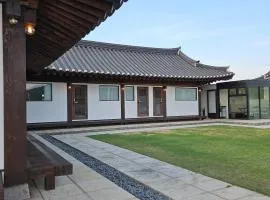 Gyeongju Hwarangroo