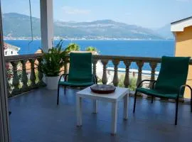Private apartment with a great view and location