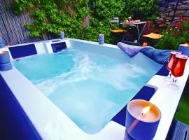 Spa privatif et séjour tout inclus pour 6 proche du Canal du Midi - Maison de charme