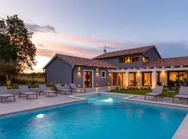 Villa Luigi with Mountain View